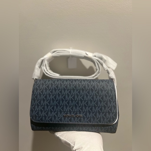 👖NWT Michael Kors Medium Signature Logo Convertible Crossbody Bag 👖 - Picture 10 of 11